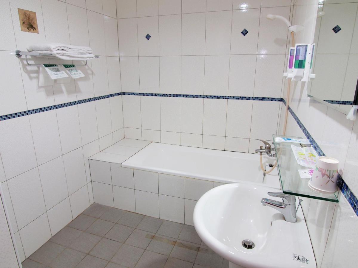 Yi Pin Yuan Hotel Tainan Eksteriør bilde